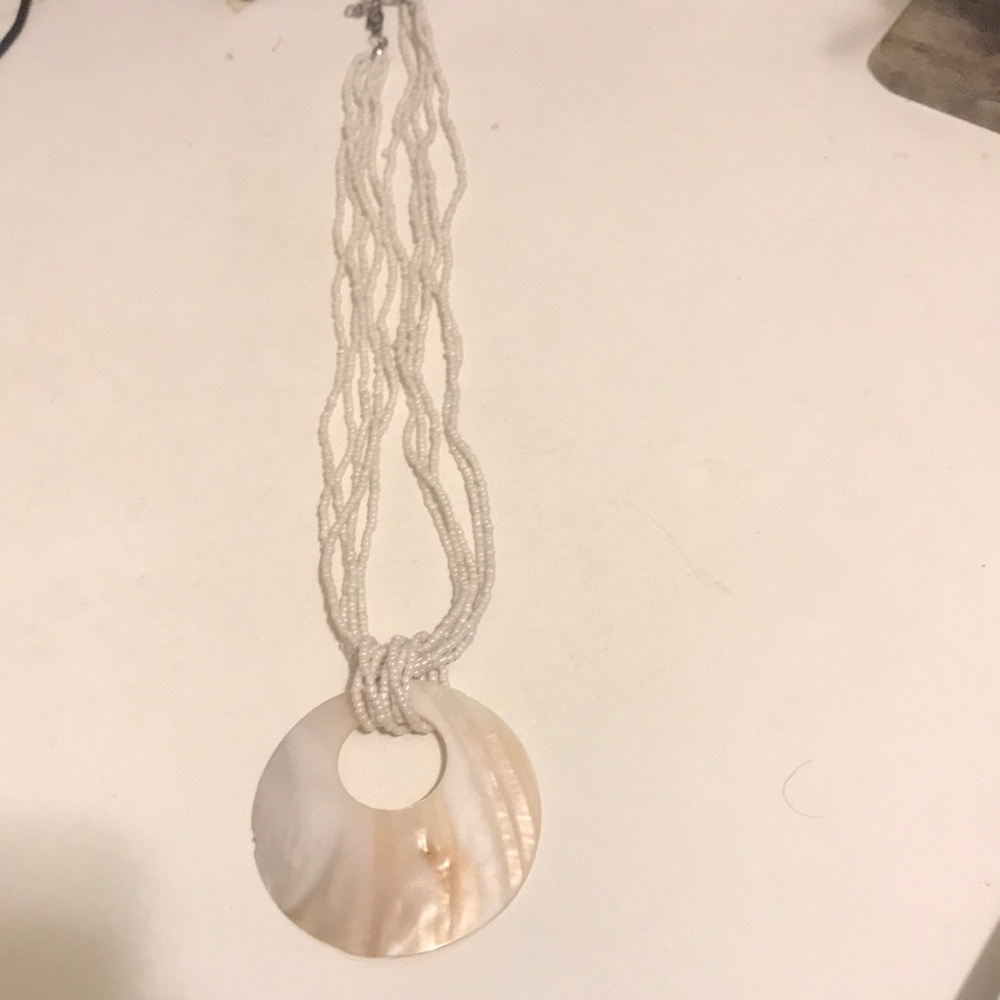 Pearl Shell Disc Pendant Beaded Necklace in White